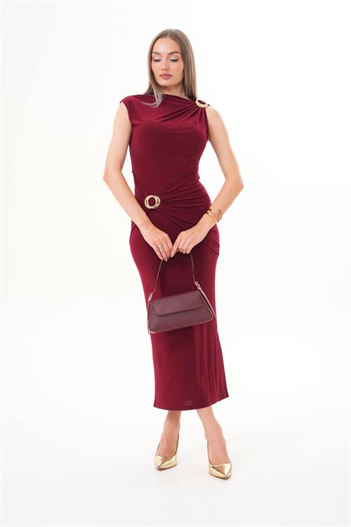 Kadın Bordo Omuz ve Ön Gold Toka Aksesuarlı Drapeli Sandy Kumaş Midi Elbise HSZ070 