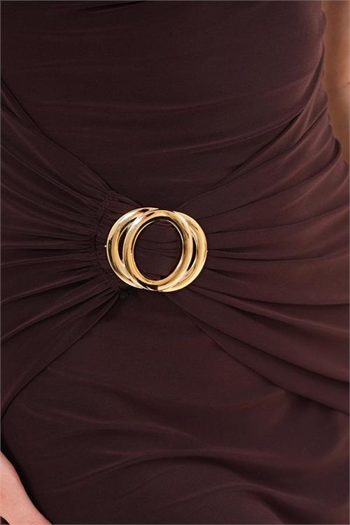 Kadın Kahverengi Omuz ve Ön Gold Toka Aksesuarlı Drapeli Sandy Kumaş Midi Elbise HSZ070 