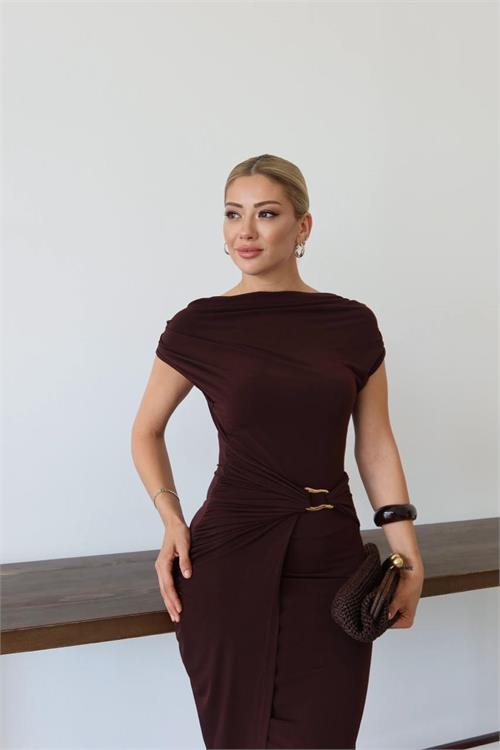 Kadın Kahverengi Örme Sandy Kumaş Likralı Esnek Drapeli Aksesuar Detaylı Midi Elbise HSZ072 